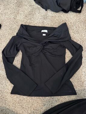 Aritzia Contoura Black Off-Shoulder Twist Front Long Sleeve Top